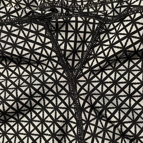 Lululemon Wunder Under pant, size 4. - Picture 5 of 6